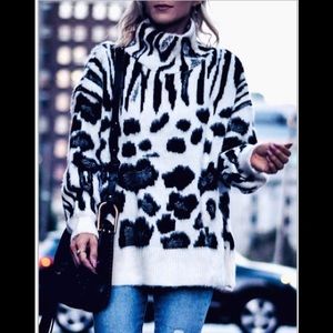 BLACK AND WHITE MOHAIR TURTLENECK SWEATER NWOT